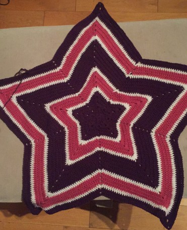 Crochet star blanket in pink, purple and white