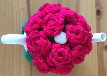 Crochet tea cosy roses