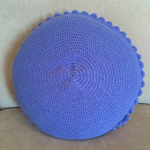 Crochet blooming flower cushion reverse