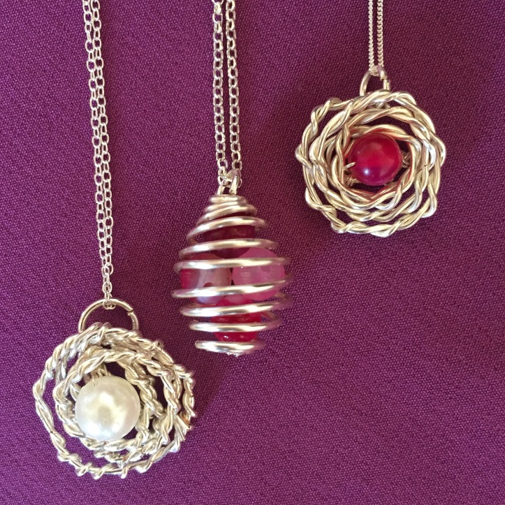 Wire pendant with bead